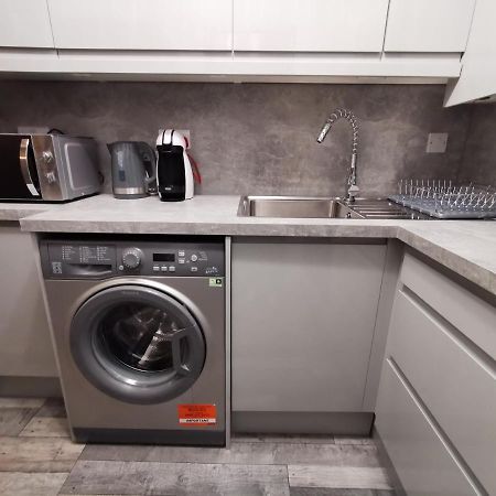 Palaz-2 bedroom flat Edmonton Kültér fotó