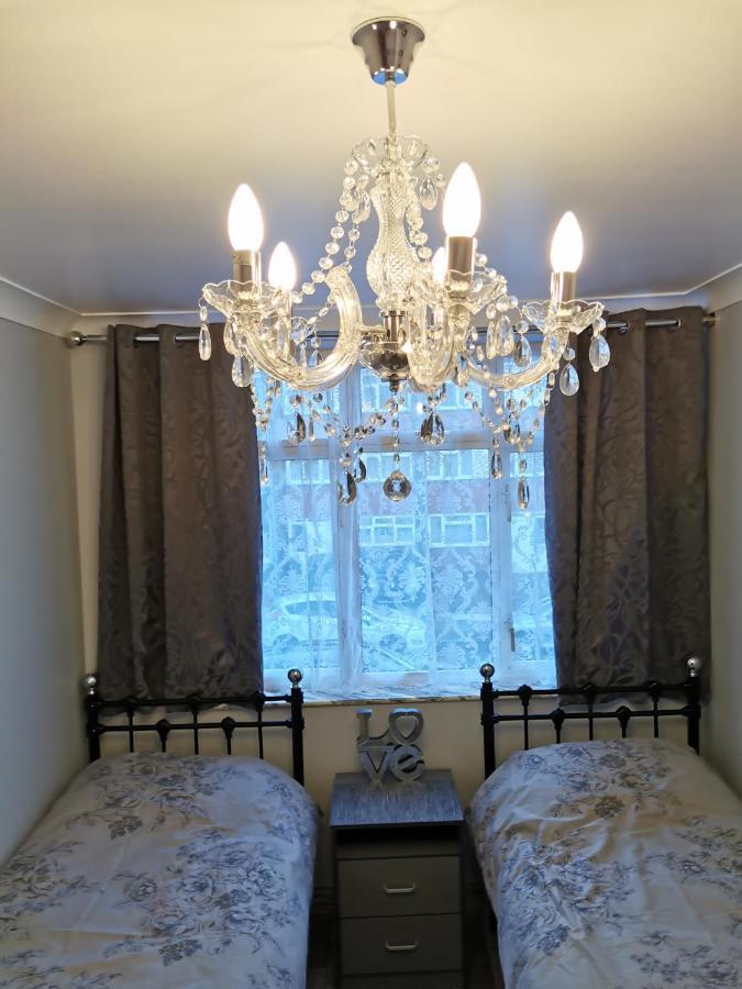Palaz-2 bedroom flat Edmonton Kültér fotó
