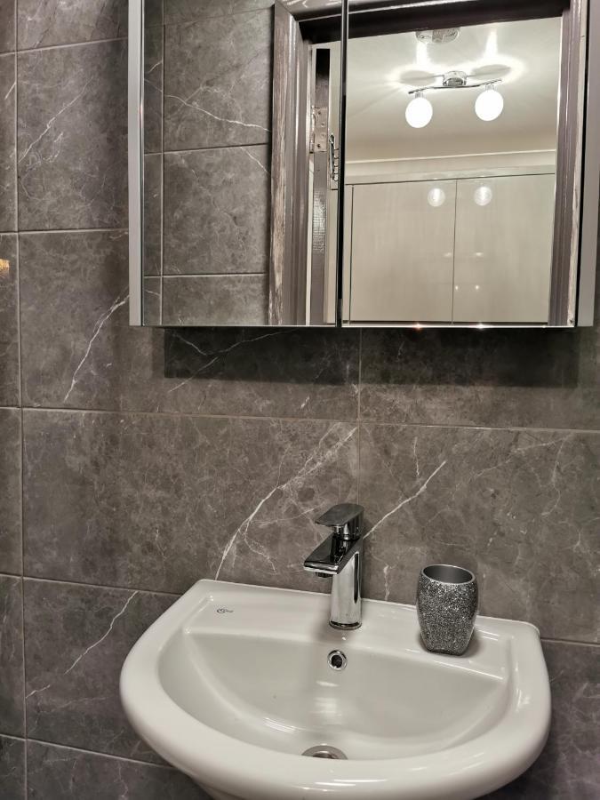 Palaz-2 bedroom flat Edmonton Kültér fotó