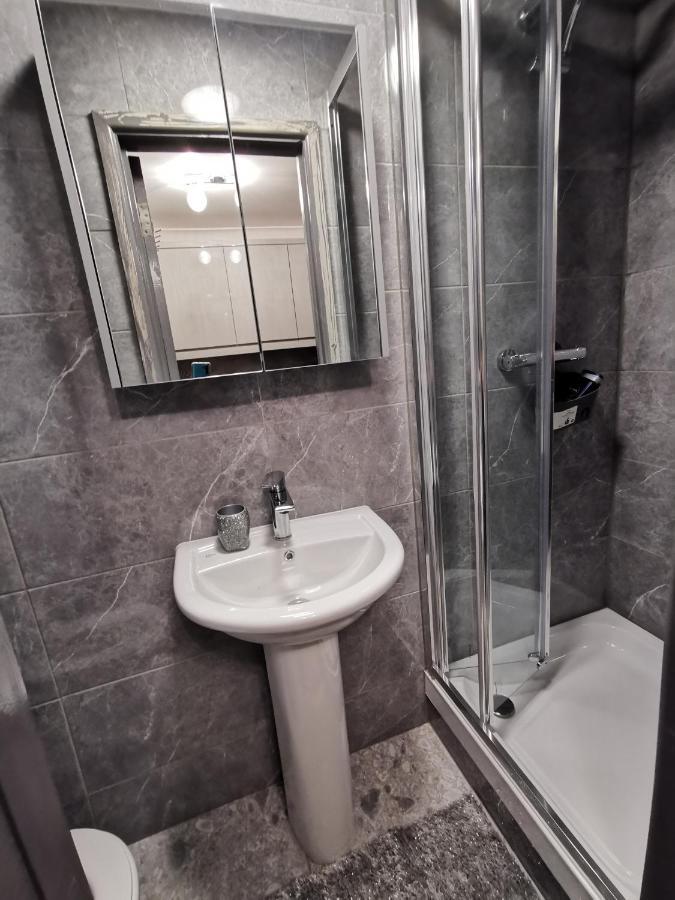 Palaz-2 bedroom flat Edmonton Kültér fotó