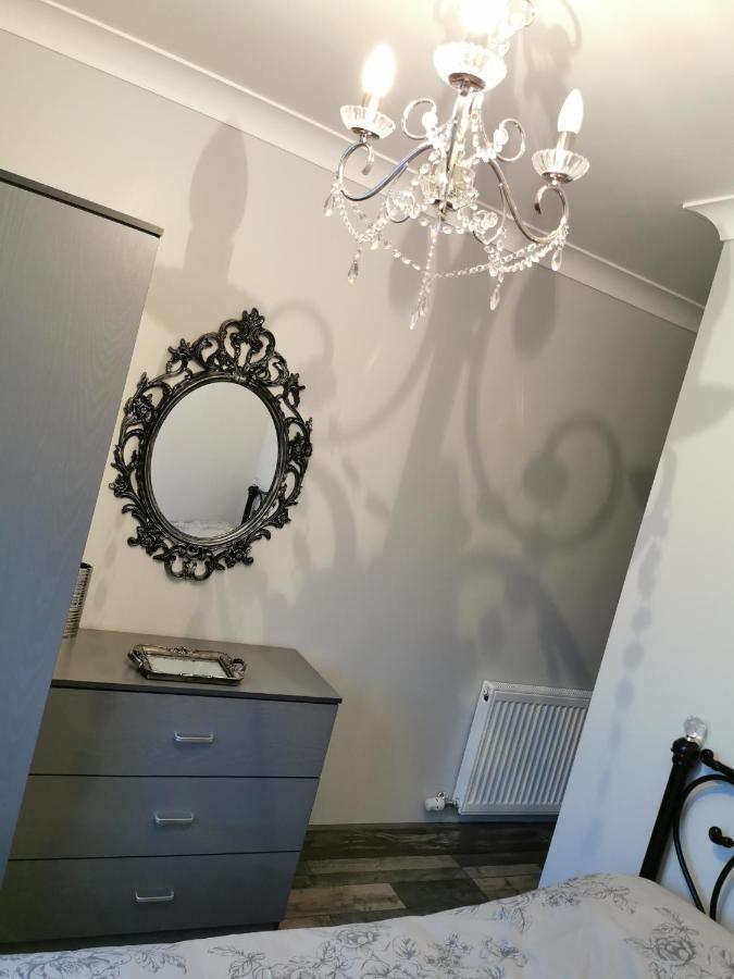 Palaz-2 bedroom flat Edmonton Kültér fotó