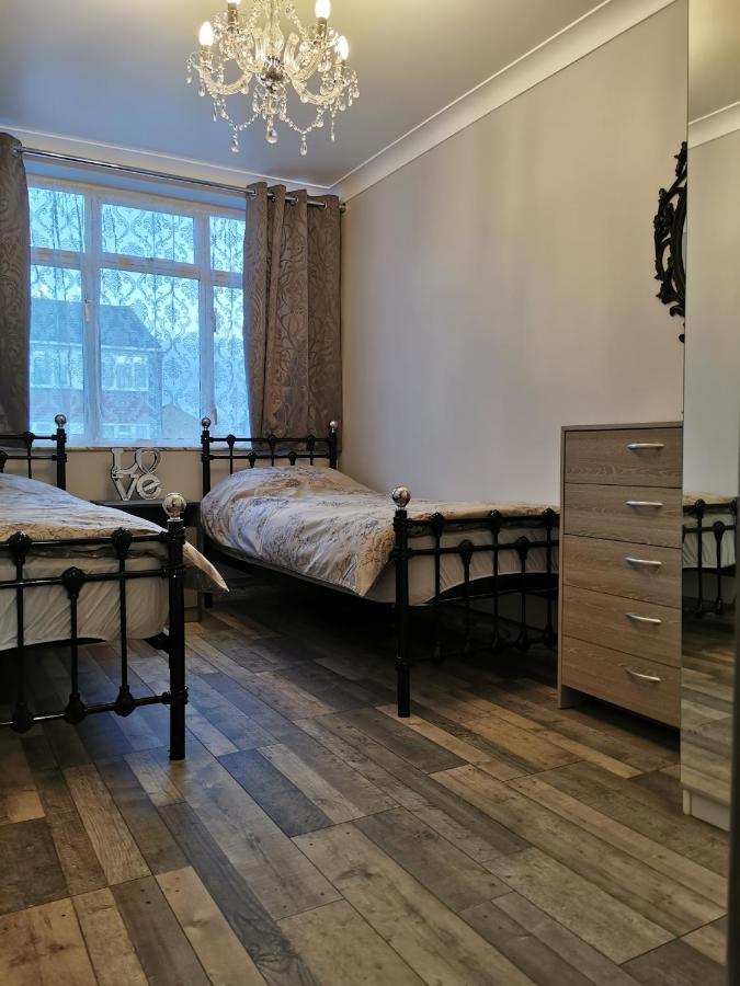 Palaz-2 bedroom flat Edmonton Kültér fotó