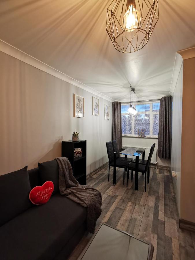 Palaz-2 bedroom flat Edmonton Kültér fotó