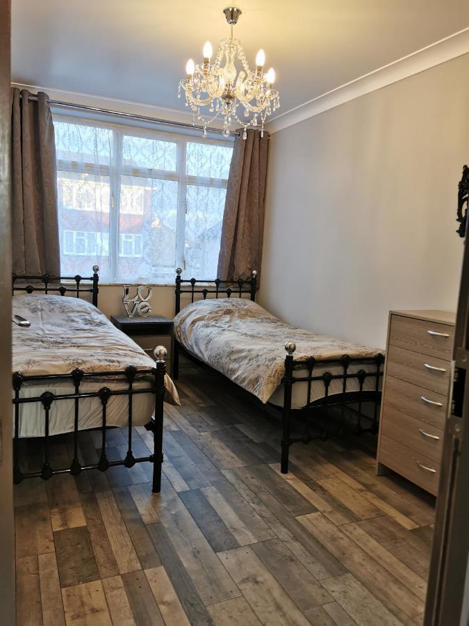 Palaz-2 bedroom flat Edmonton Kültér fotó
