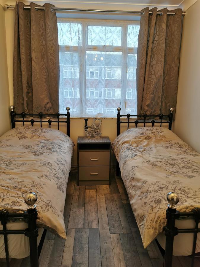 Palaz-2 bedroom flat Edmonton Kültér fotó