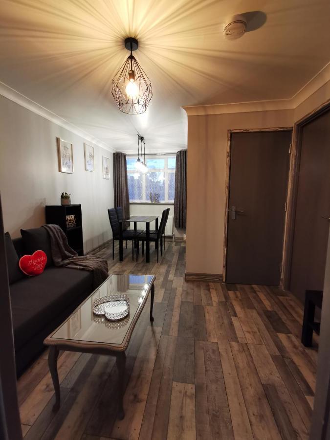 Palaz-2 bedroom flat Edmonton Kültér fotó