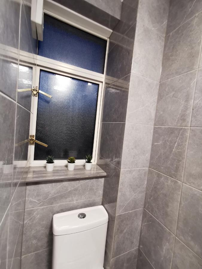 Palaz-2 bedroom flat Edmonton Kültér fotó