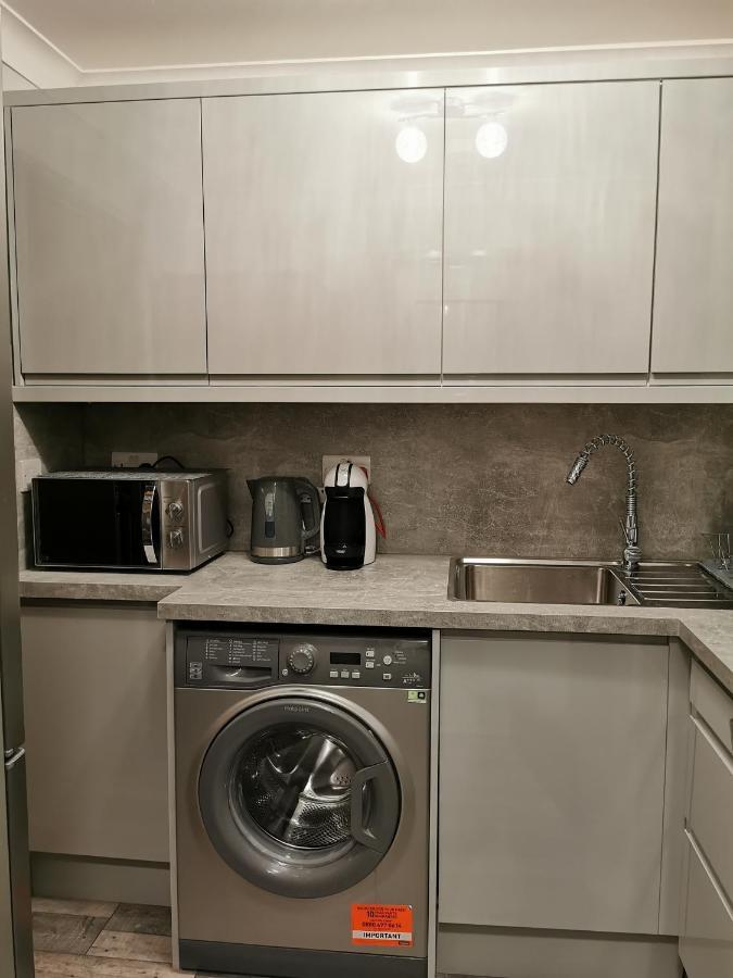 Palaz-2 bedroom flat Edmonton Kültér fotó