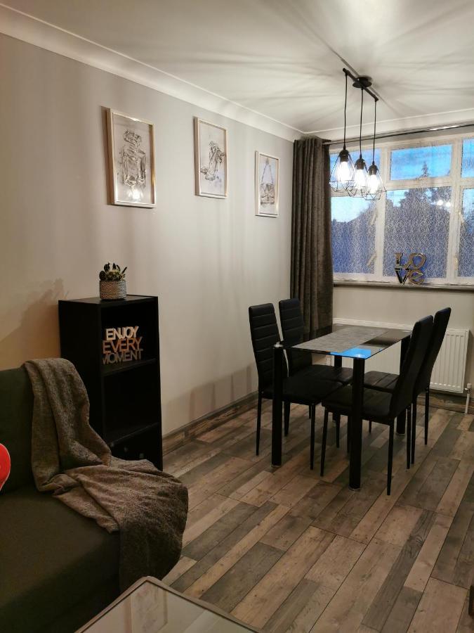 Palaz-2 bedroom flat Edmonton Kültér fotó