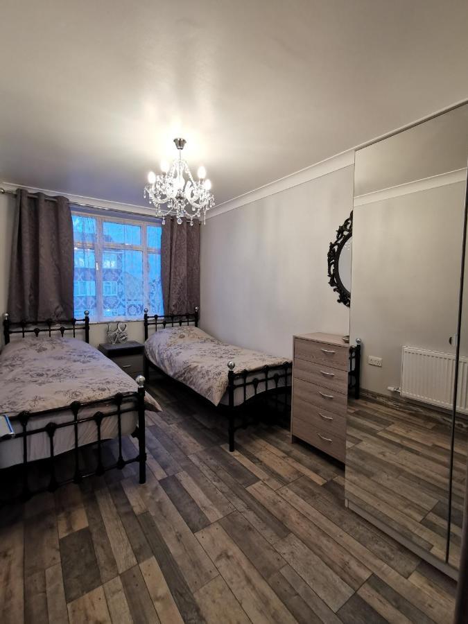 Palaz-2 bedroom flat Edmonton Kültér fotó