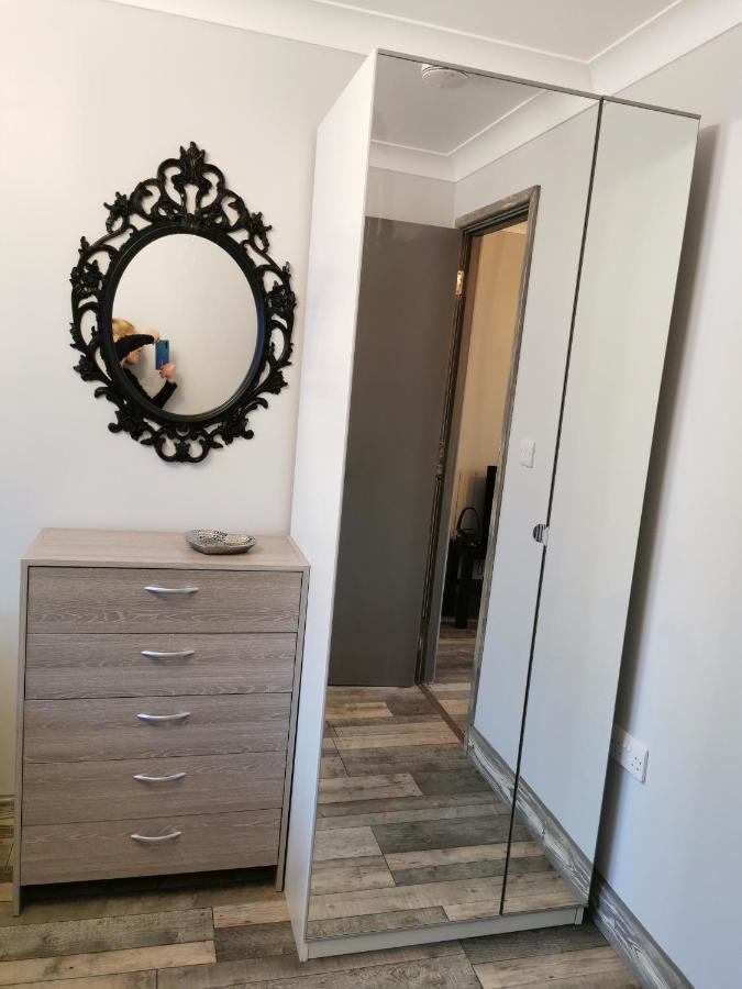 Palaz-2 bedroom flat Edmonton Kültér fotó