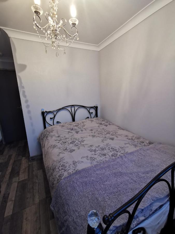 Palaz-2 bedroom flat Edmonton Kültér fotó