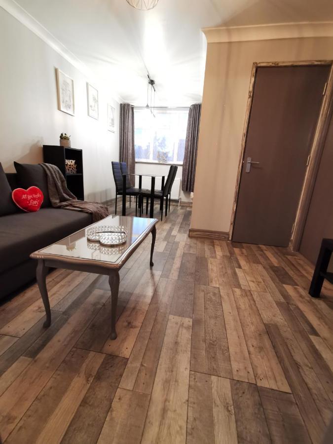 Palaz-2 bedroom flat Edmonton Kültér fotó