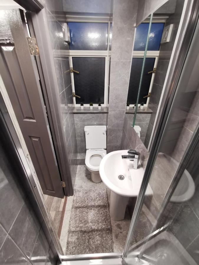 Palaz-2 bedroom flat Edmonton Kültér fotó
